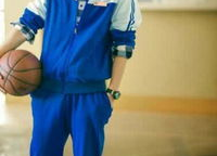 刘昊然高清校服照片,校园风度尽显少年魅力